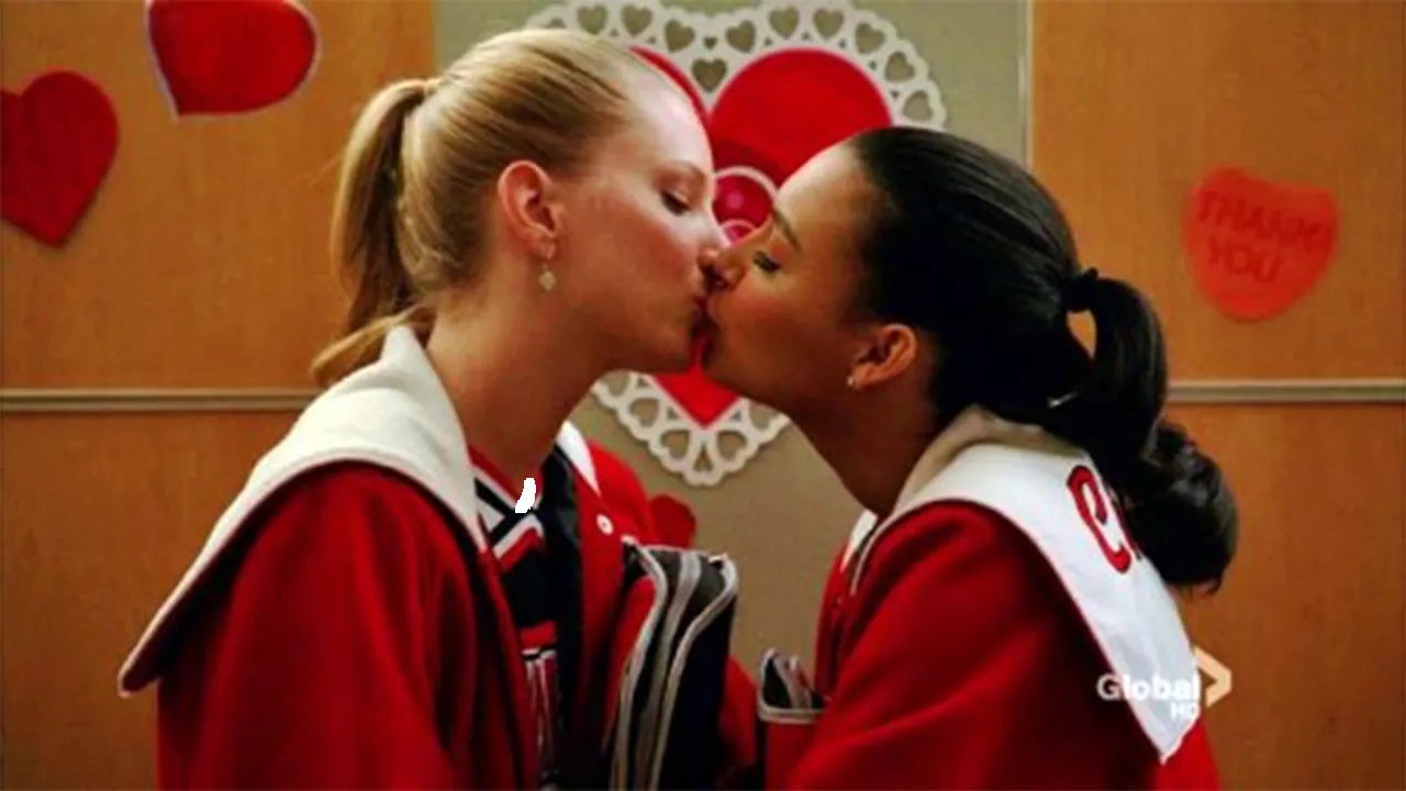 donna mcdaid recommends lesbian kissing scene glee pic