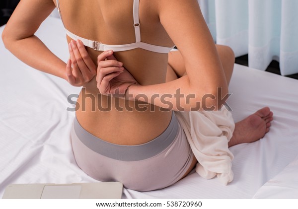 bud macdonnell recommends Women Taking Off Underwear