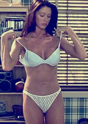 adrianne fowler recommends shannon elizabeth bikini pic