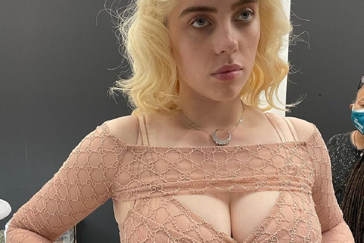 donta woods share does billie eilish have big tits photos