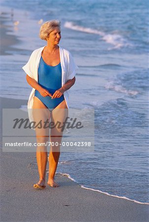 dado dede recommends Mature Women At The Beach