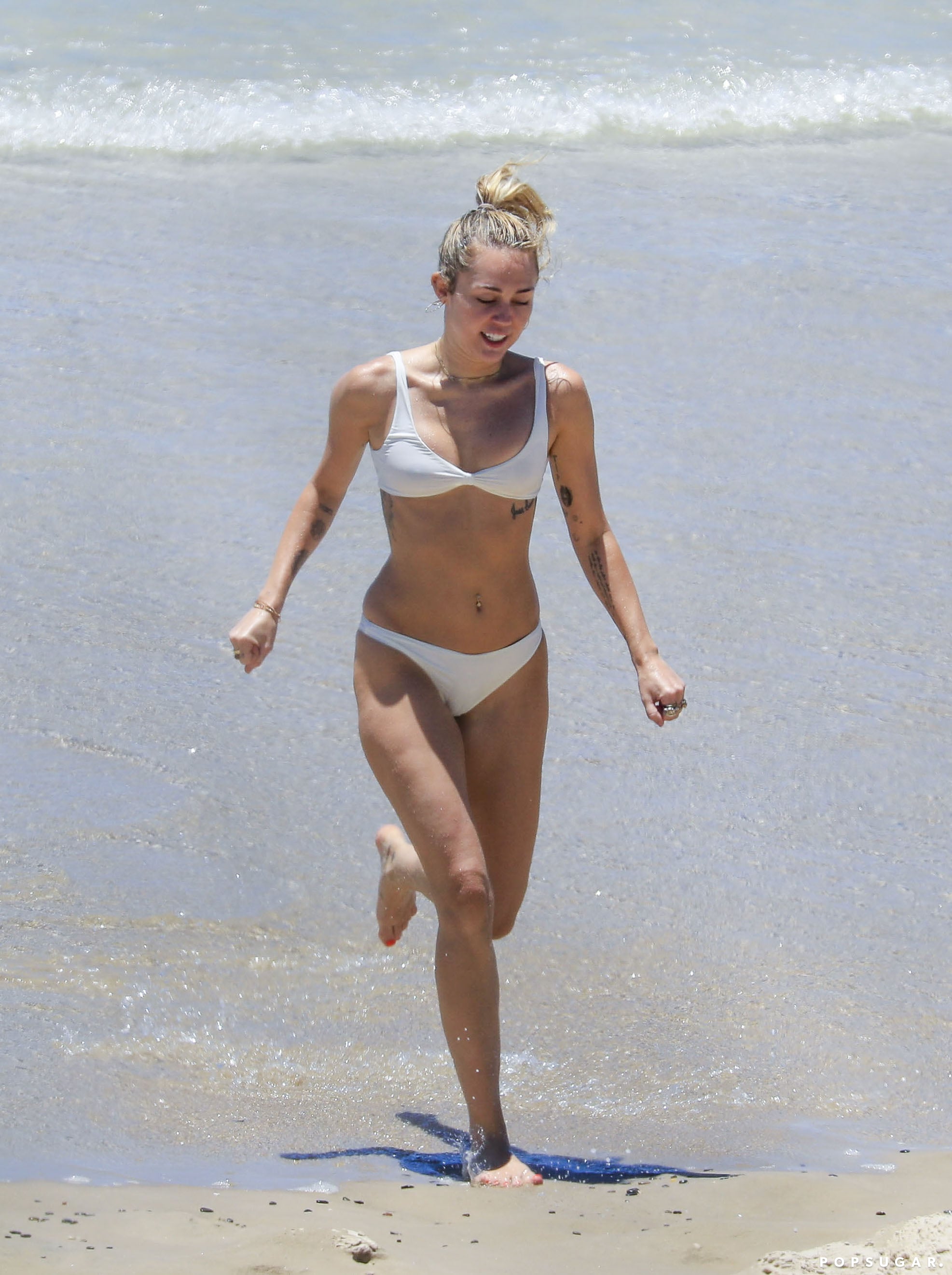 mylie cyrus bikini pics