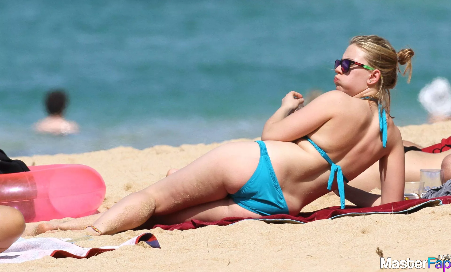 adedayo egbeleke recommends Scarlett Johansson Nude Beach