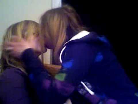 girls kiss on webcam