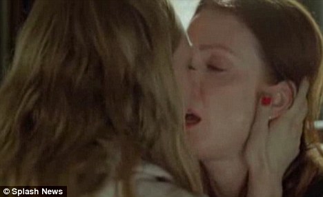 agus juliartawan recommends amanda seyfried chloe scene pic