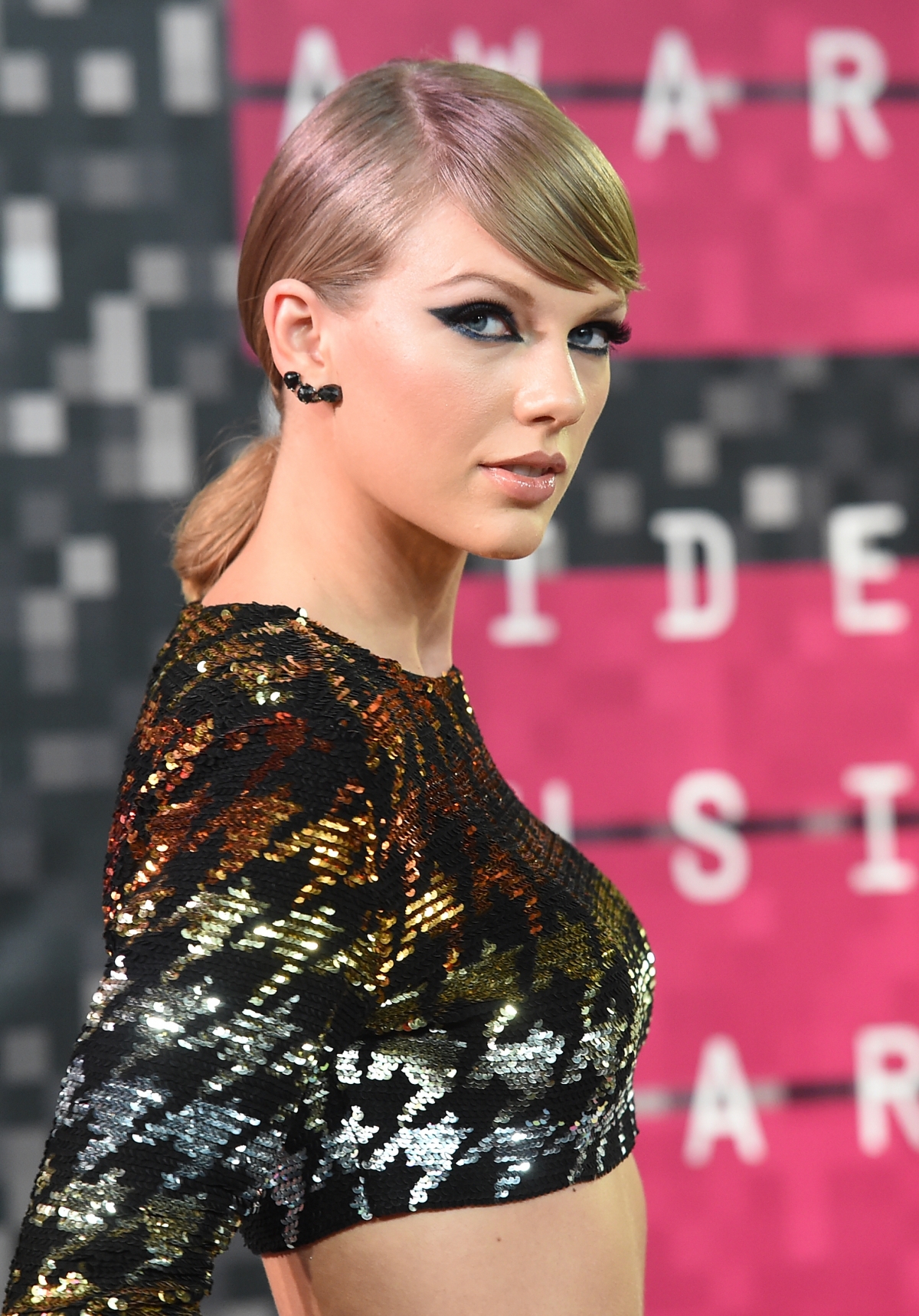 bernice doran recommends taylor swift poses nude pic