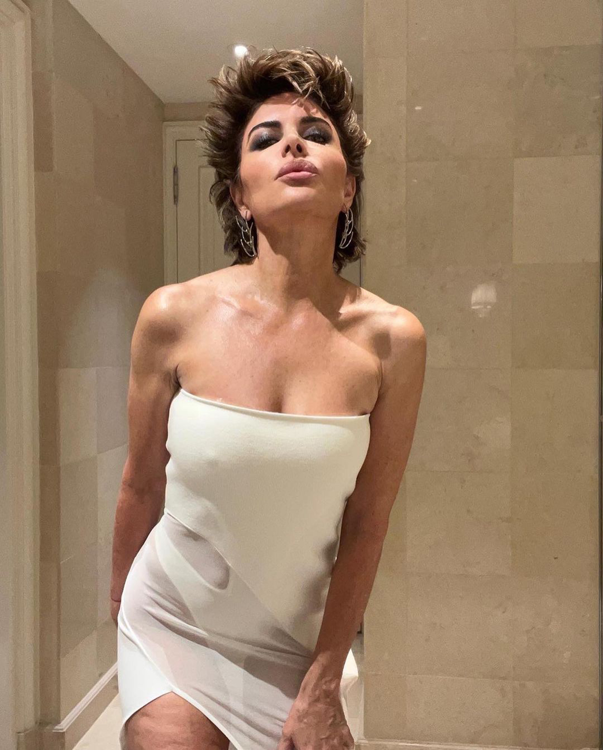 babar ejaz recommends lisa rinna hot pic