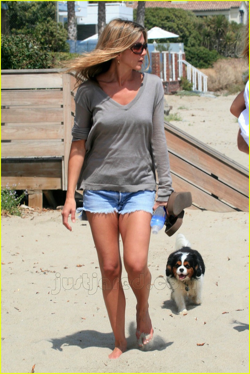 chase wyant recommends Jennifer Aniston Beach Walk