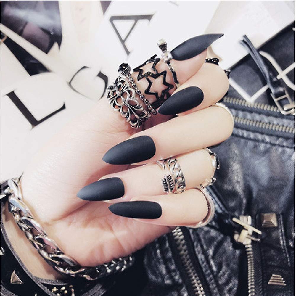 bea pastor recommends black sharp nails pic