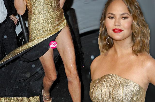 chen jiaxing recommends chrissy teigen dress malfunction uncensored pic