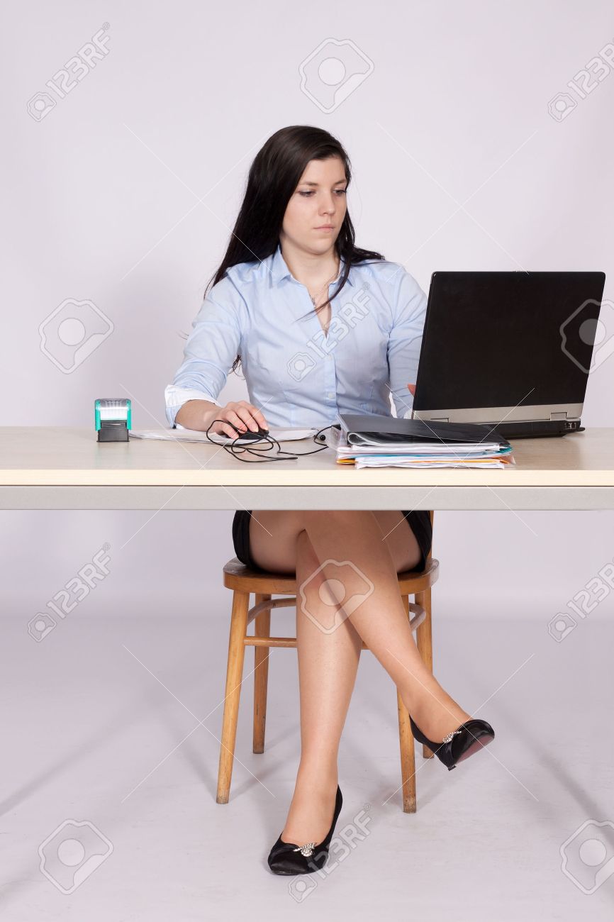 do minh hang recommends crossed legs under desk secretary pic