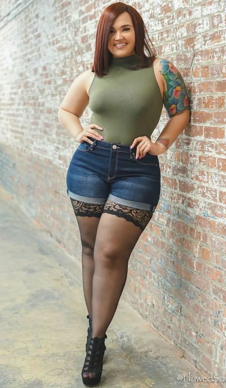 andrew pak share curvy women in stockings photos