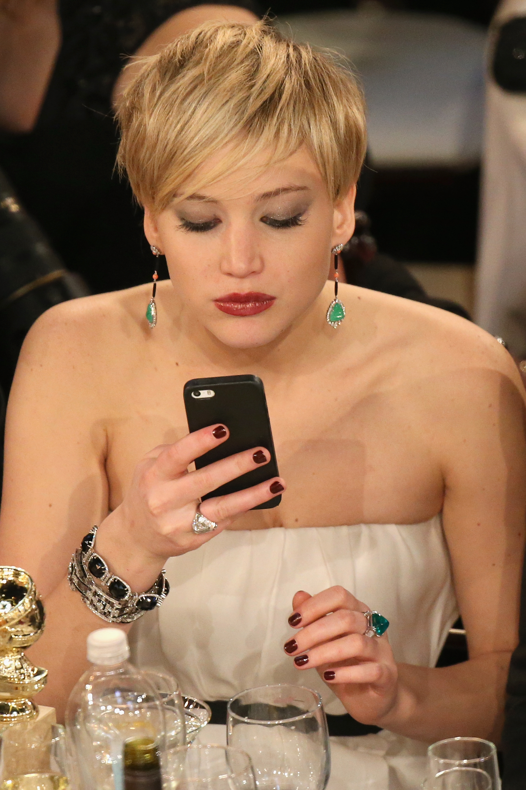 Jennifer Lawrence Phone Pictures goqtbs a