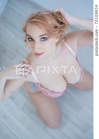 diane malinowski add photo blonde model big boobs