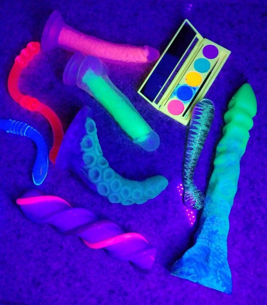 can atacan recommends Glow In Dark Dildo