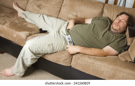 Fat Guy On Couch cunt fingered