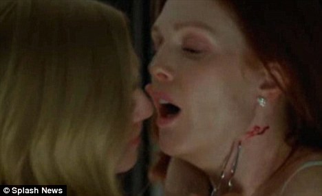 anita potty recommends julianne moore lesbian kiss pic