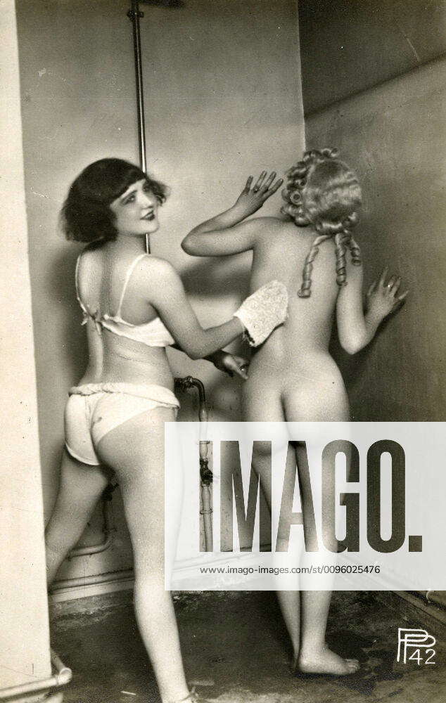 naked women in 30s