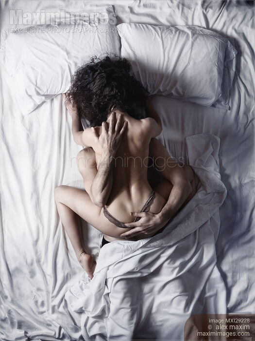 balaji pattabhiraman recommends Man And Woman Making Love In Bed Images