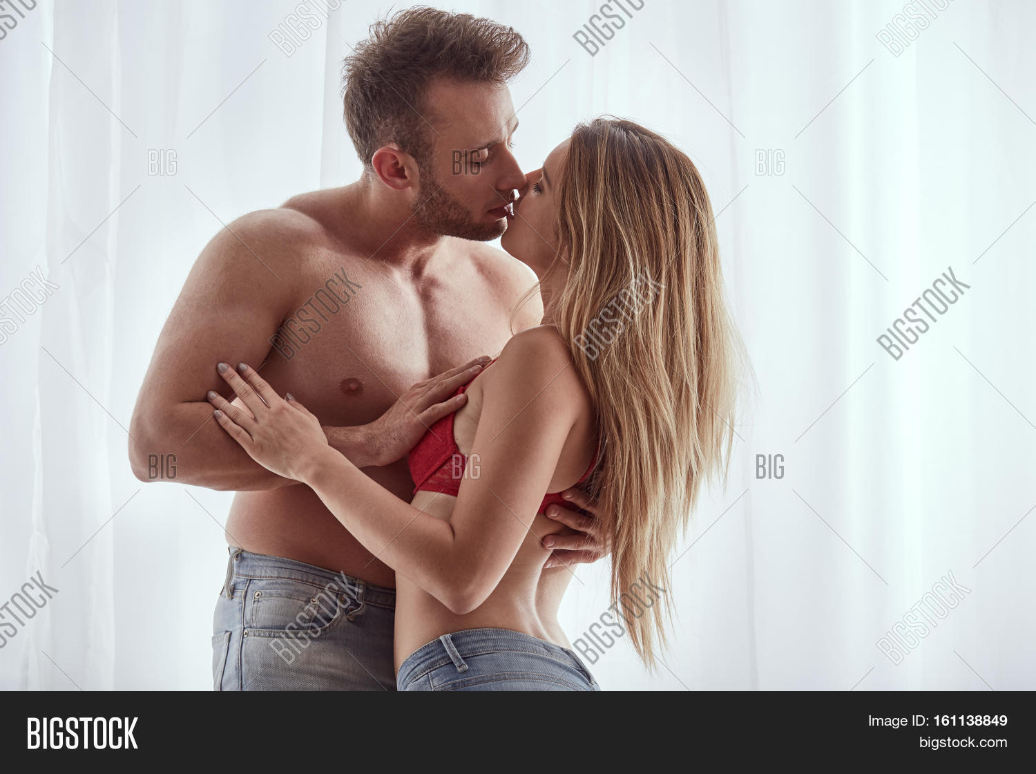 bonaga bonar add photo sexy women kissing men