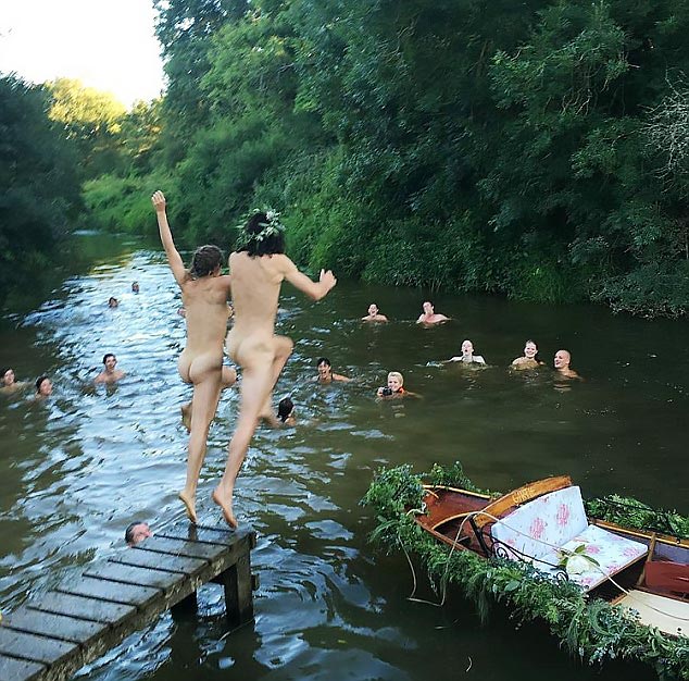 arne berg share naked at the river photos