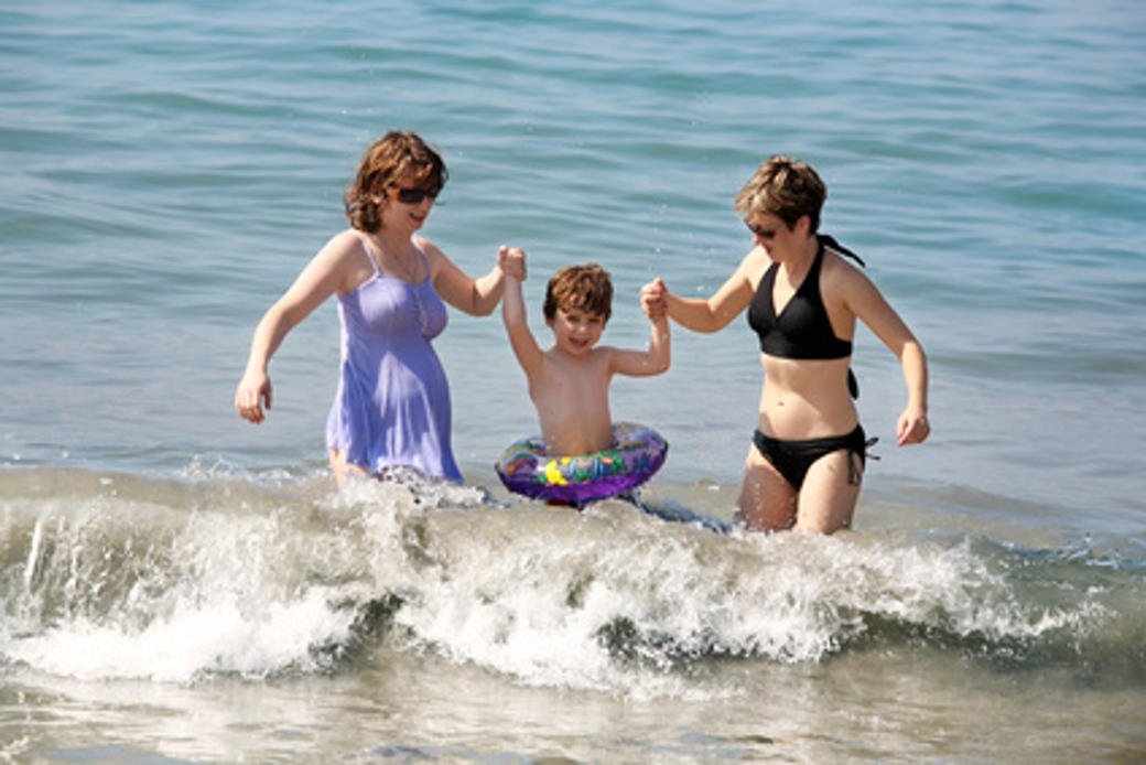 acen chang add family sex on the beach photo