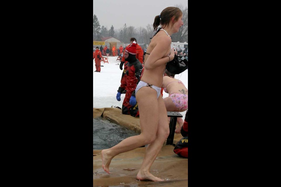 alex chernyshov add female swimmers wardrobe malfunctions photo