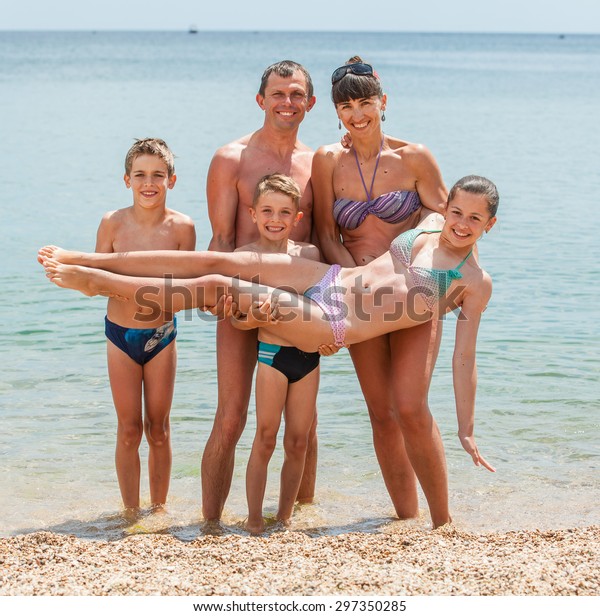chrystal roper recommends Free Family Nudists Pictures