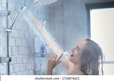 chris keisler recommends Girl Singing In The Shower