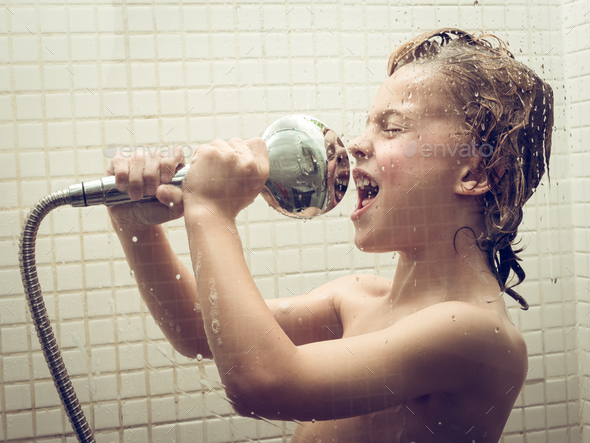 collin beckford recommends girl singing in the shower pic