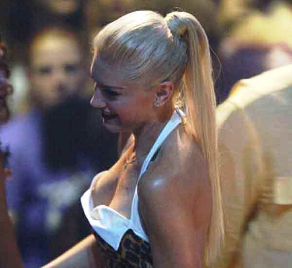 april warnes add photo gwen stefani nip slip