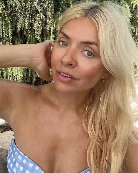 holly willoughby bikini