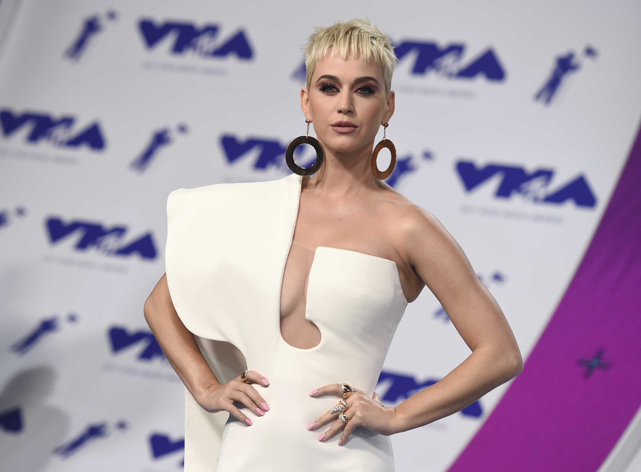 caleb hayes recommends katy perry flashes her boobs pic