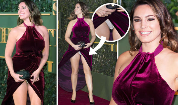 Best of Kelly brook wardrobe malfunction