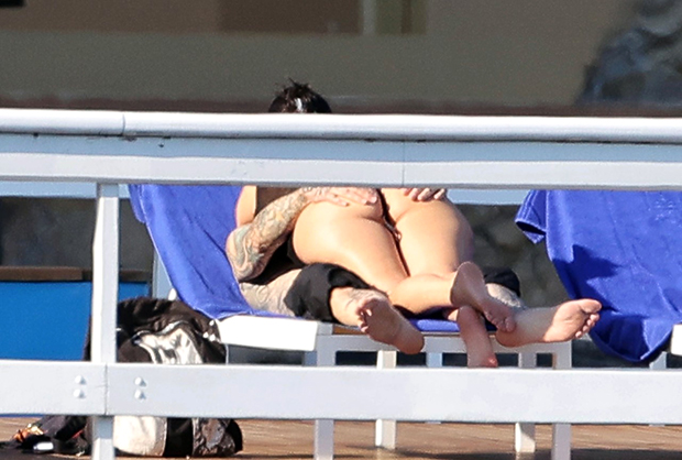 Kourtney Kardashian Big Ass pornos kostenlos