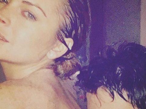 april au recommends lindsay lohan posts topless photo pic