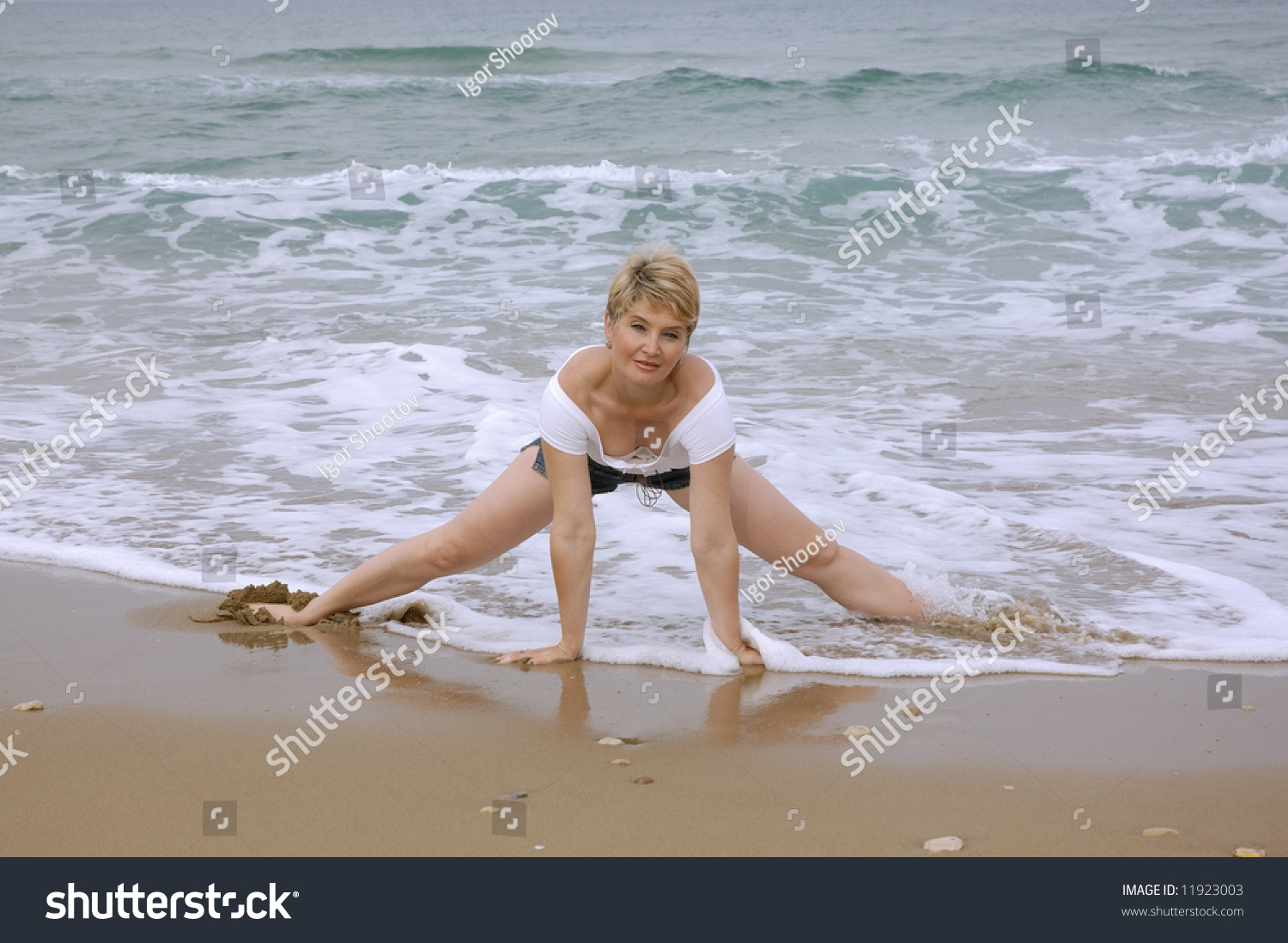 doug lohr recommends mature women at the beach pic