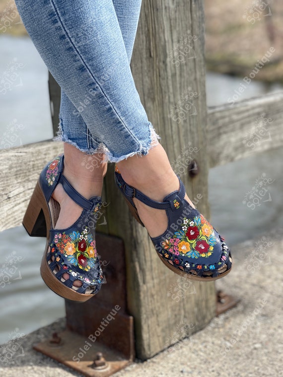 Best of Mexican high heel shoes