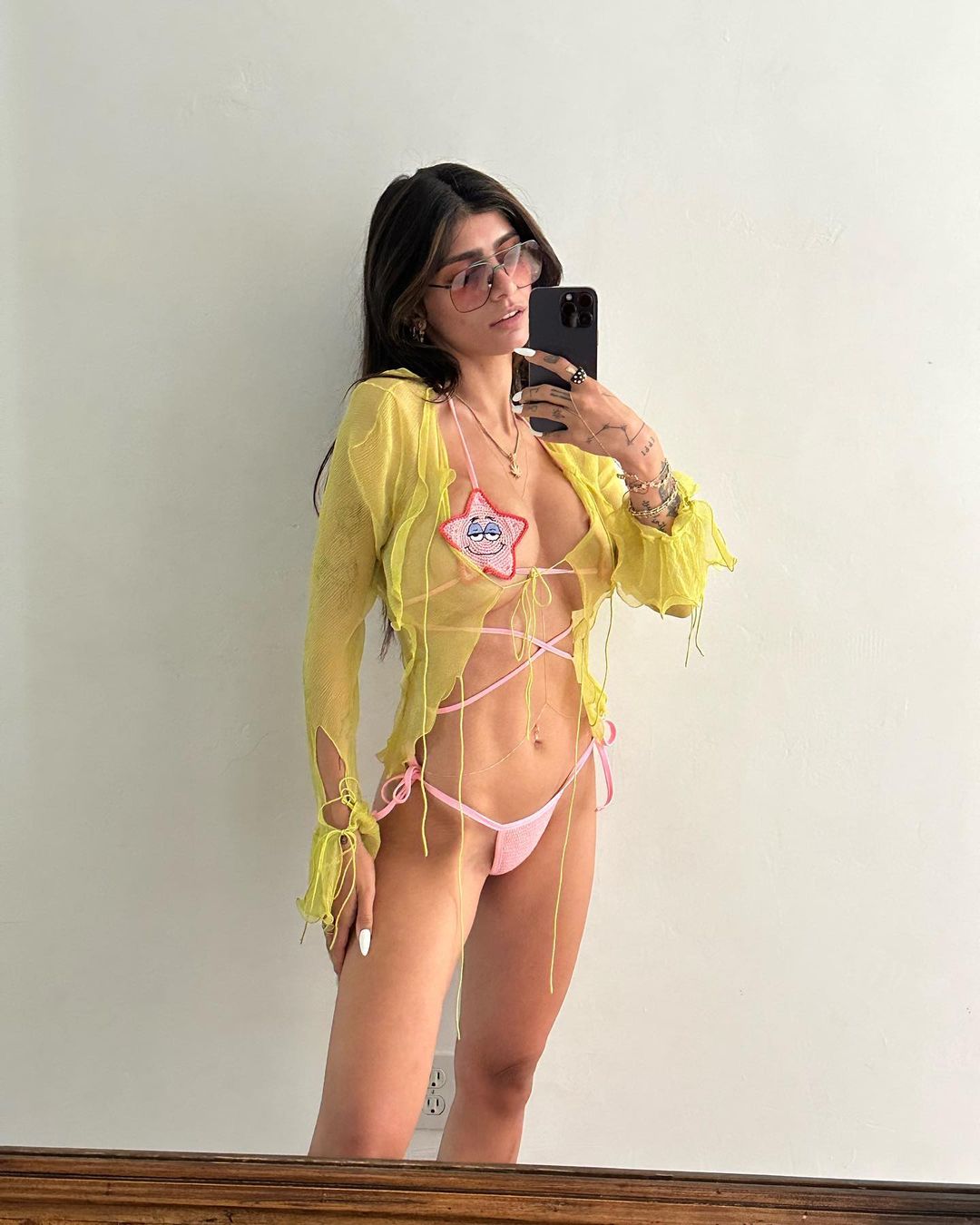 alexis wilkerson recommends mia khalifa this is my body pic