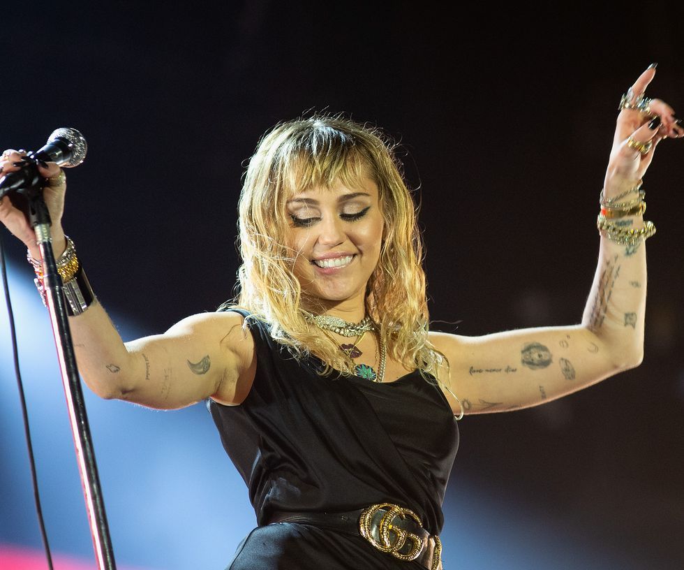 dominic spagnuolo recommends miley cyrus backstage sextape pic