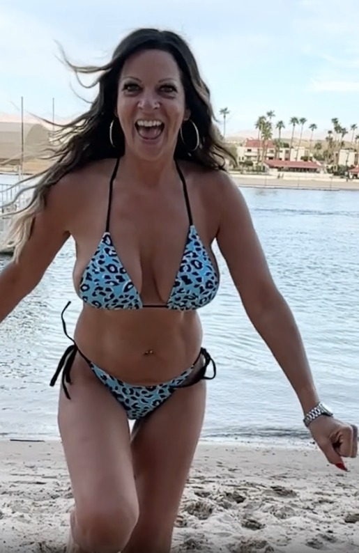carla harms share moms in sexy bikinis photos