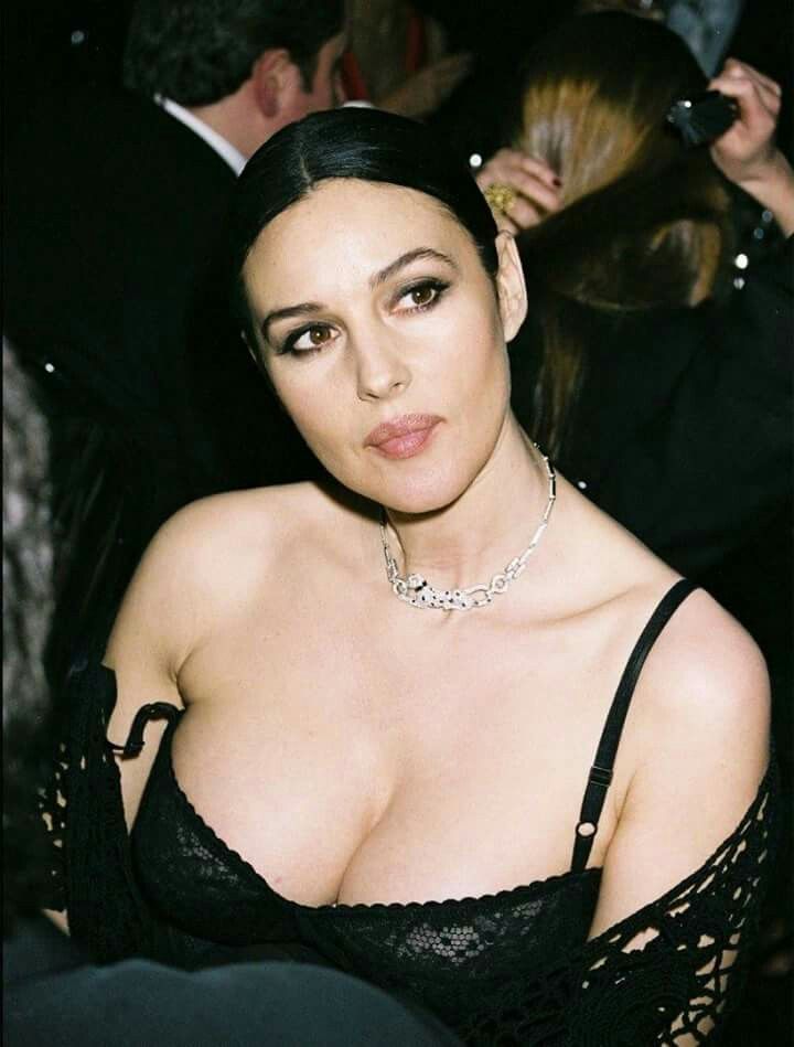 monica bellucci breasts