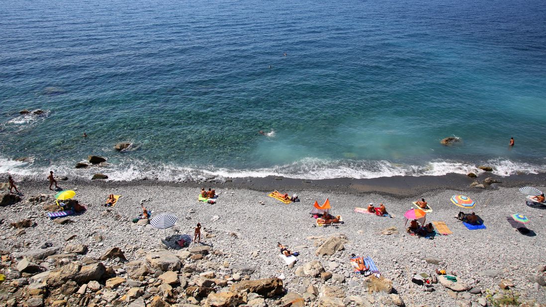 aileen banares recommends naked girls in the sand pic