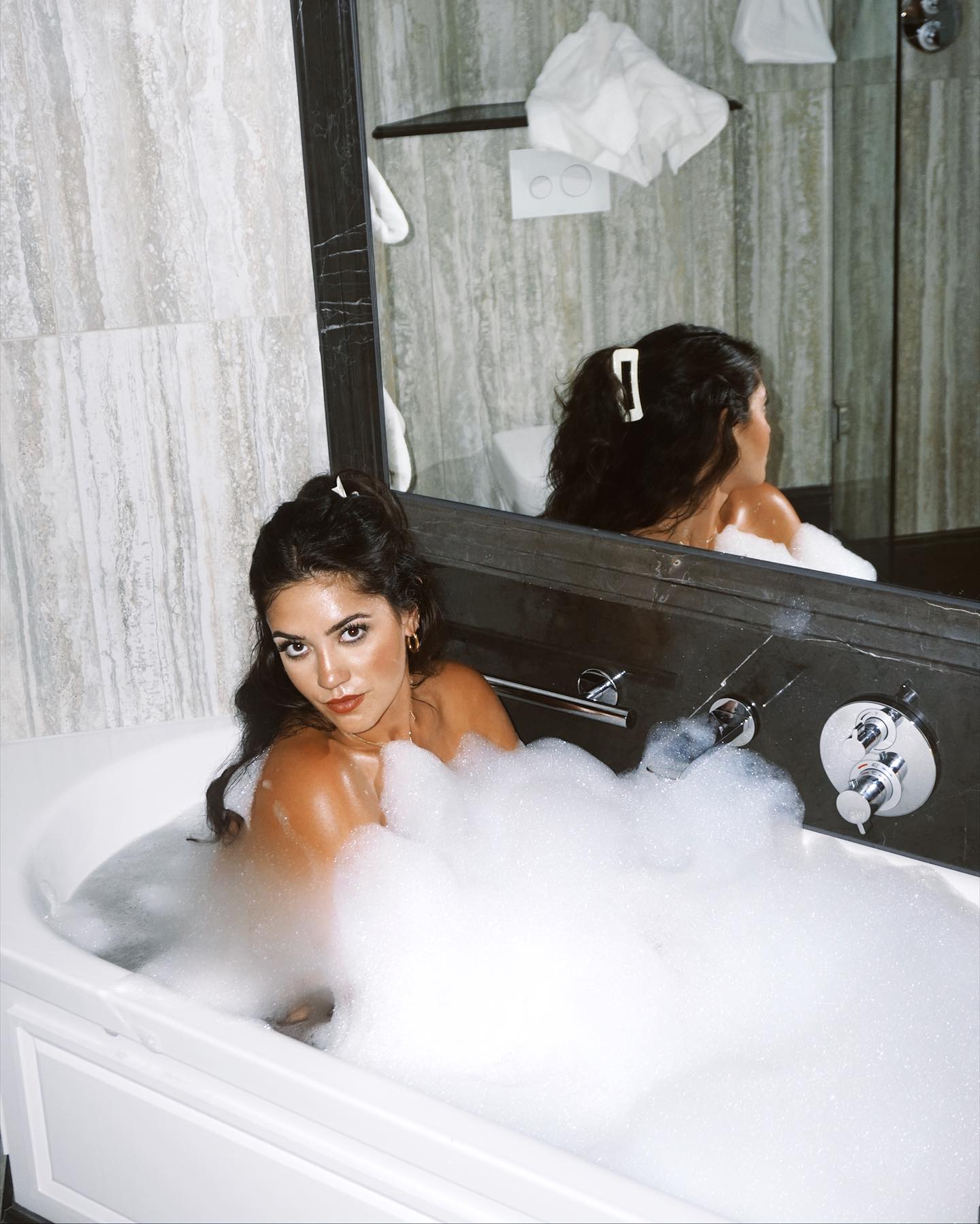 dhea ananda recommends Naked Woman In Bubble Bath