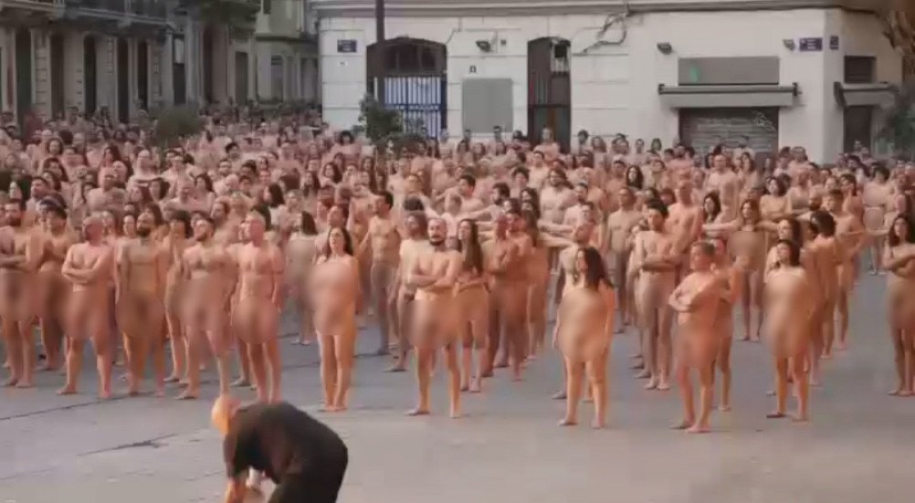dan whiteside share naked women from spain photos