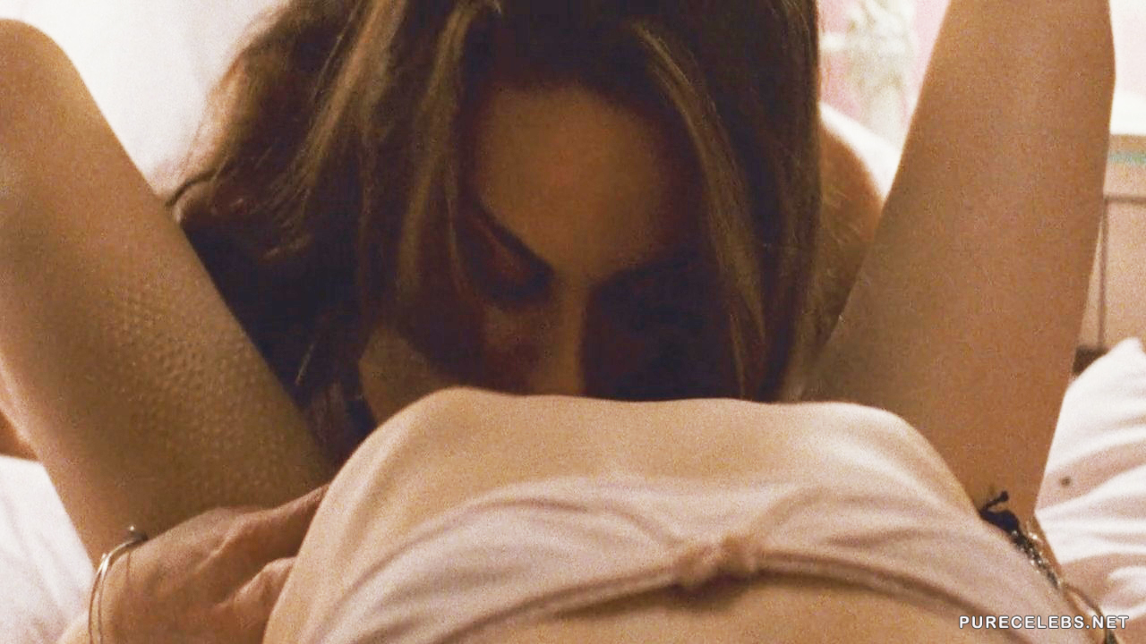 natalie portman mila kunis sex scene