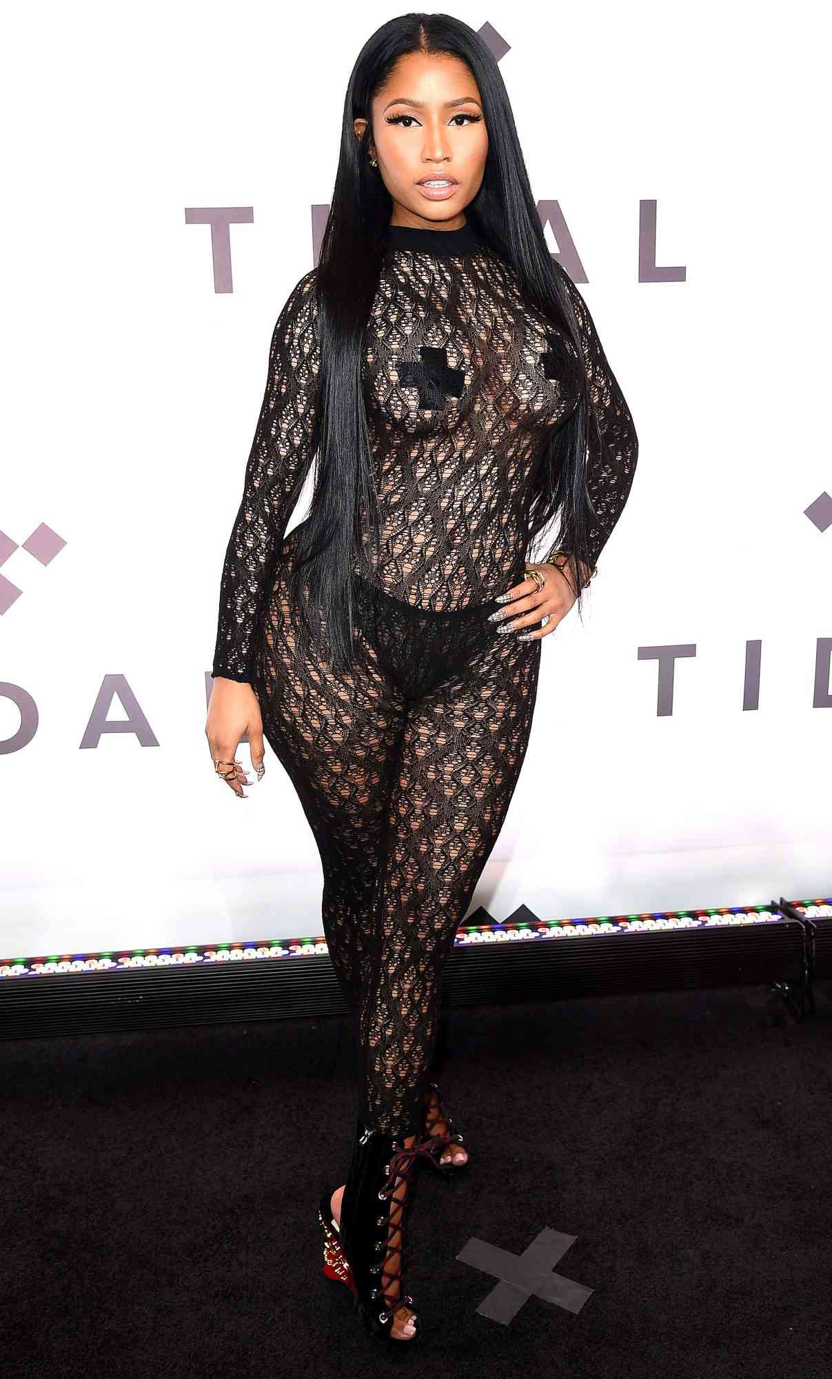 asad ali sultan recommends Nicki Minaj Shows Off Her Boobs