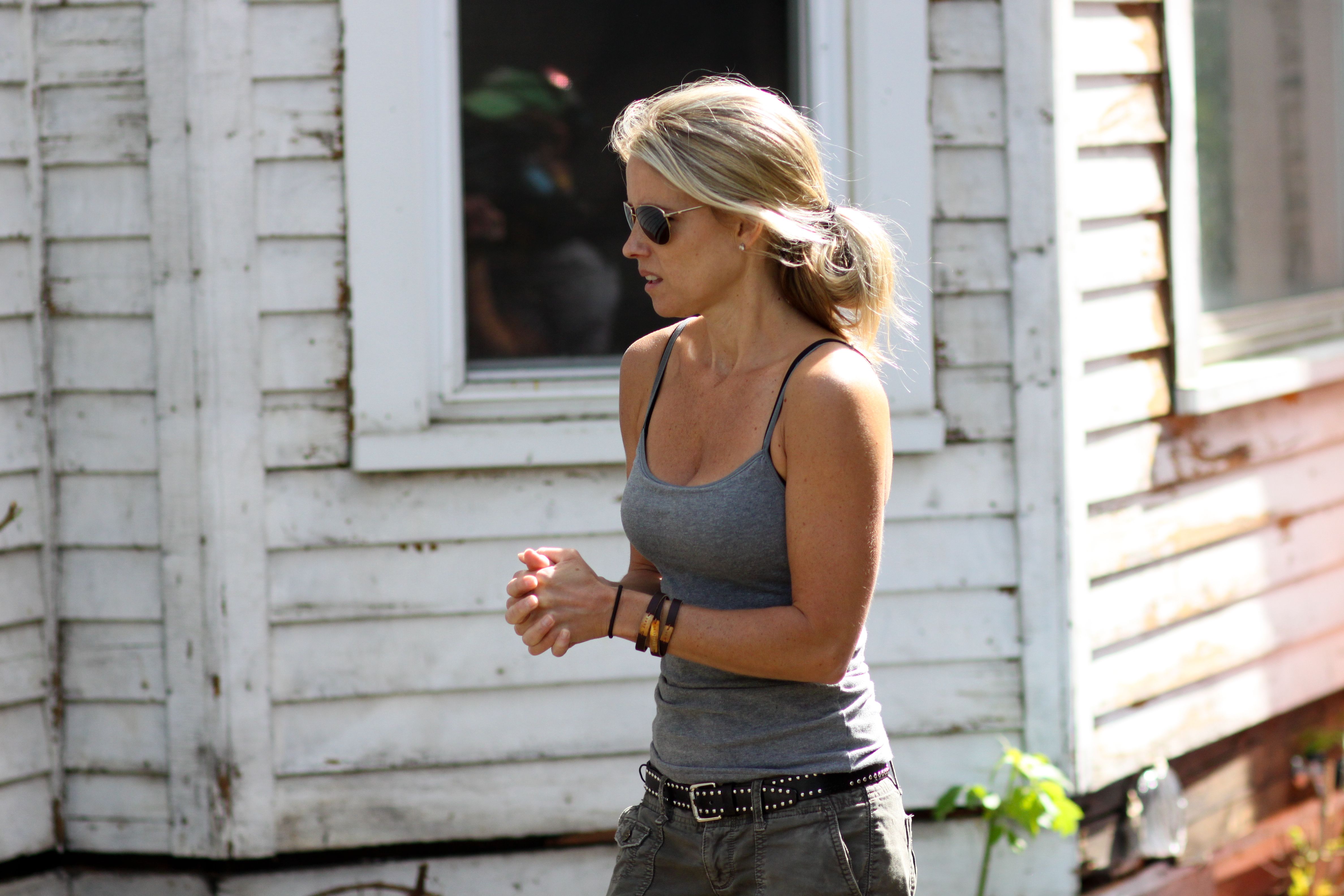 Nicole Curtis Hot Pictures shorts images