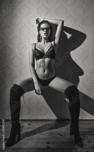 Sexy Black And White Images mp3 download