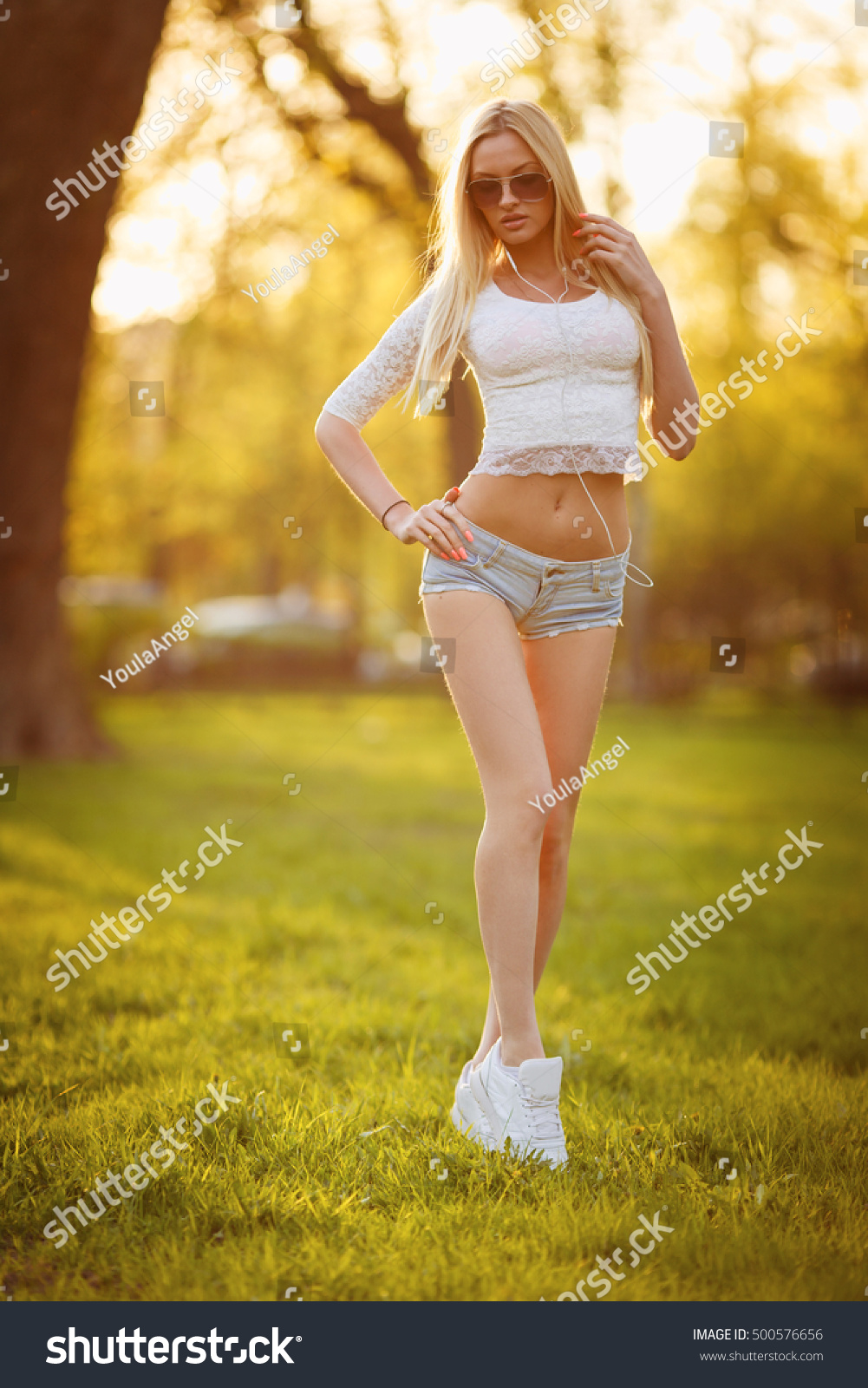 bina pandey recommends Sexy Blonde Short Shorts